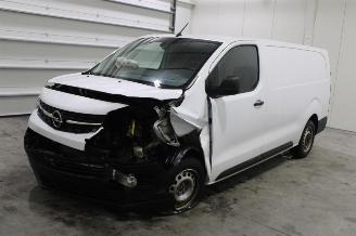 krockskadad bil auto Opel Vivaro  2024/4
