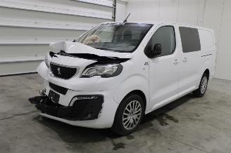 krockskadad bil auto Peugeot Expert  2023/8