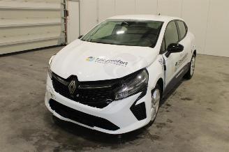 krockskadad bil auto Renault Clio  2024/4