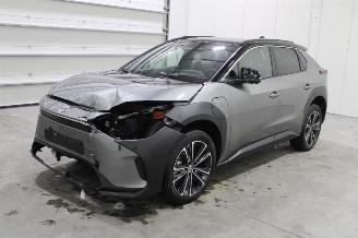 krockskadad bil auto Toyota bZ4X  2025/5