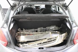 Peugeot 208  picture 17