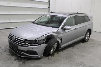 krockskadad bil auto Volkswagen Passat  2024/2