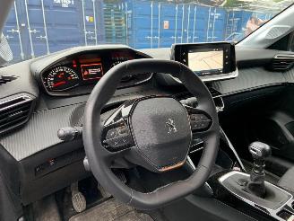 Peugeot 208  picture 10