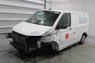 krockskadad bil auto Volkswagen Transporter T6 2024/7