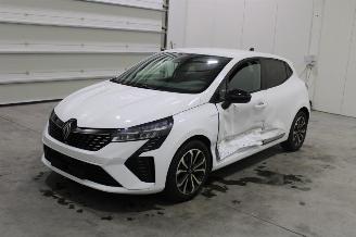 krockskadad bil auto Renault Clio  2024/3