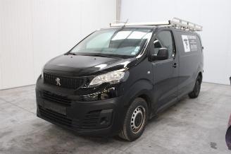 krockskadad bil auto Peugeot Expert  2022/1
