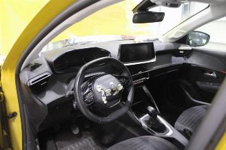 Peugeot 208  picture 10