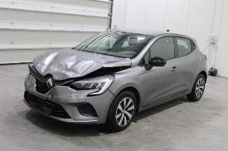 Damaged car Renault Clio  2023/3