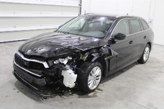 krockskadad bil auto Skoda Octavia  2021/2