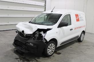 Salvage car Renault Express  2023/2