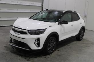 krockskadad bil auto Kia Stonic  2023/10