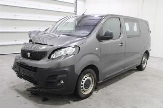 krockskadad bil auto Peugeot Expert  2023/9