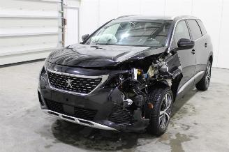 Damaged car Peugeot 5008  2020/10