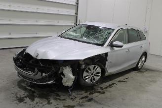 krockskadad bil auto Skoda Octavia  2022/7