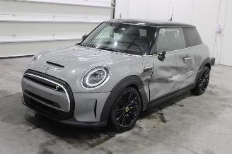 damaged passenger cars Mini Cooper SE 2022/5