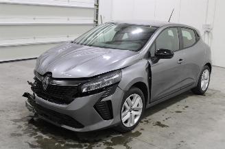 Vaurioauto  passenger cars Renault Clio  2025/1