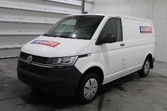 damaged passenger cars Volkswagen Transporter T6 2023/11