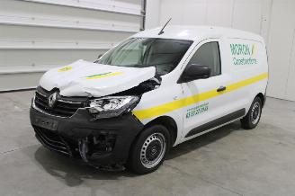 damaged passenger cars Renault Express  2024/1