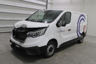 krockskadad bil auto Renault Trafic  2024/2
