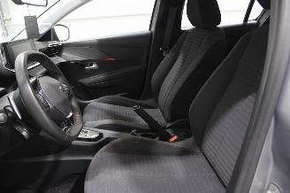 Peugeot 208  picture 11