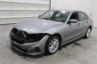 krockskadad bil auto BMW 3-serie 318 2024/3