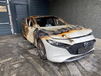 Démontage voiture Mazda 3 2.0 Benzine Hybride 2020/1