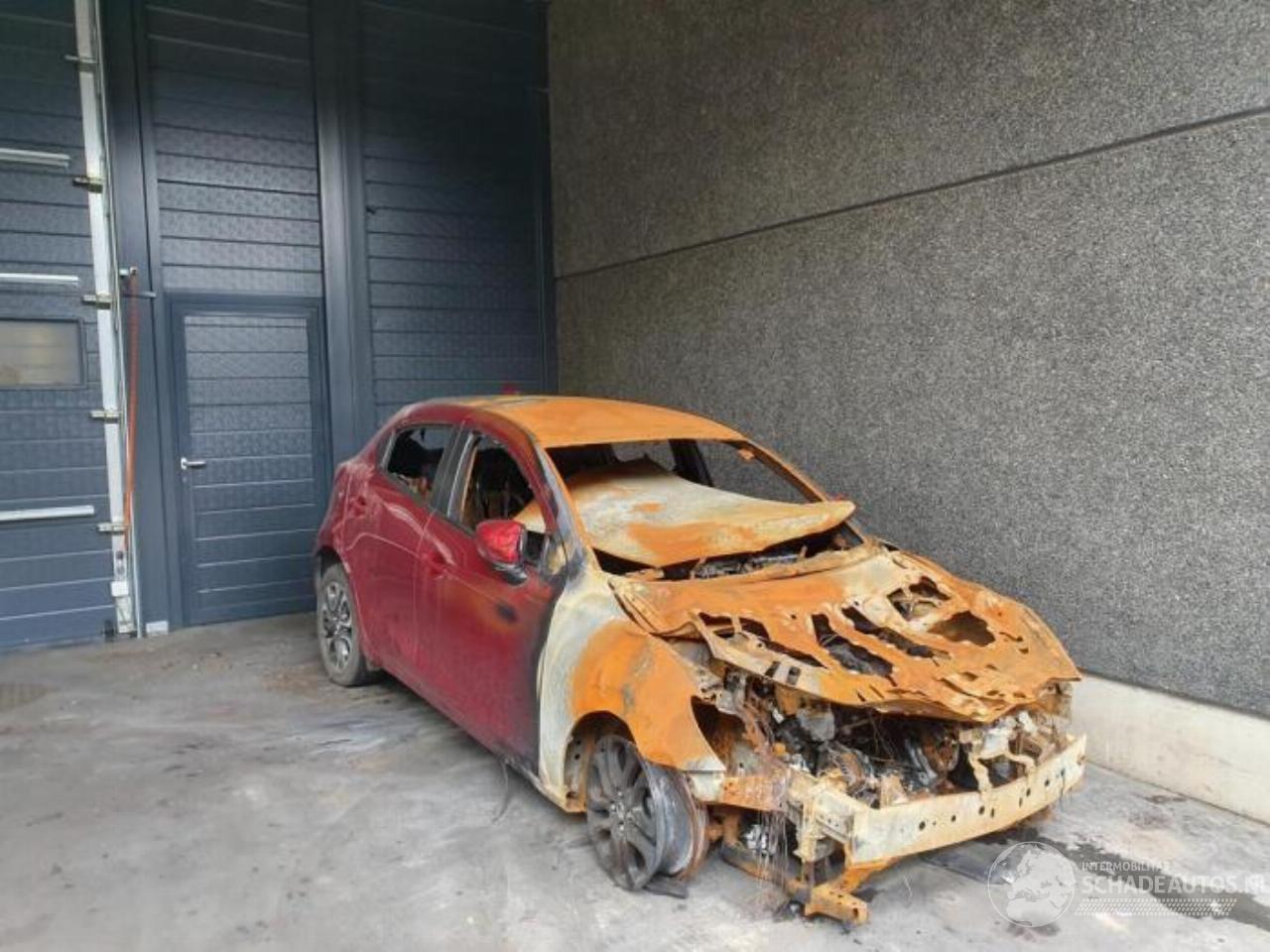 Mazda 2 (DJ/DL) Hatchback 2014 1.5 SkyActiv-G 90 Hatchback  Benzine 1.496cc 66kW (90pk) FWD 2014-11