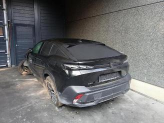 Salvage car Peugeot 408 408, Liftback, 2022 1.6 16V HYbrid 180 2024/3