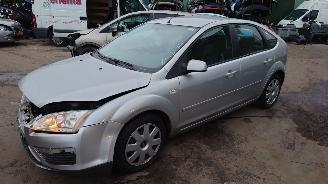 Vrakbiler auto Ford Focus 2008 1.6 16v SHDA Grijs Moondust Silver onderdelen 2008/1