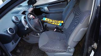 Peugeot 107 2006 1.0 12v 1KRFE Zwart EXZ onderdelen picture 11