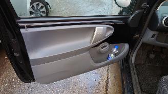 Peugeot 107 2006 1.0 12v 1KRFE Zwart EXZ onderdelen picture 10