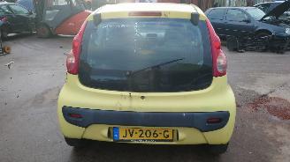 Peugeot 107 2006 1.0 12v 1KRFE Geel KBL onderdelen picture 3