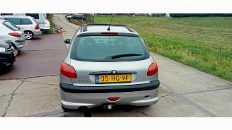 Peugeot 206 206 (2A/C/H/J/S), Hatchback, 1998 / 2012 1.6 16V picture 3