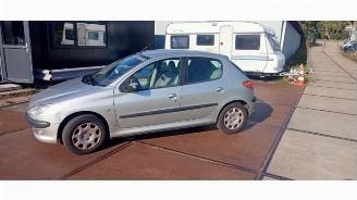Peugeot 206 206 (2A/C/H/J/S), Hatchback, 1998 / 2012 1.6 16V picture 2