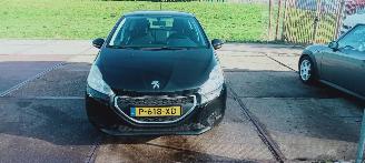  Peugeot 208  2015/5