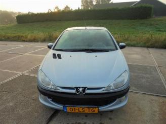 Vrakbiler auto Peugeot 206 206 CC (2D), Cabrio, 2000 / 2007 1.6 16V 2003/5
