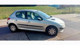 Peugeot 206 206 (2A/C/H/J/S), Hatchback, 1998 / 2012 1.6 16V picture 4
