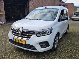 Schadeauto Renault Kangoo 1300 tce Luxe  5persoons 27000km rijdend incl btw NL kenteken 2021/1
