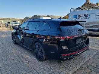 Volkswagen Passat 1.5 eTSI DSG R-Line Pano Stoelverw Led picture 5