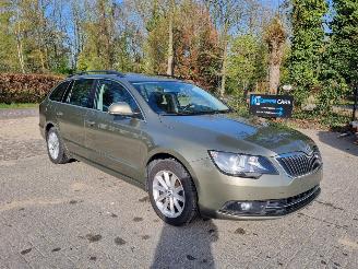 skadebil auto Skoda Superb 1.6 TDI 77KW Pano Airco Navi 2015/1