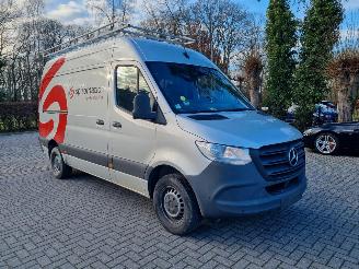 krockskadad bil bedrijf Mercedes Sprinter 317 CDI Mbux Navi L2 H2 2022/2