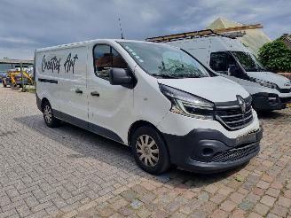skadebil auto Renault Trafic 2.0 DCI 120 L2 Airco Navi 2021/4