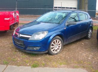 Coche siniestrado Opel Astra  2004/1