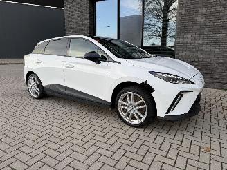 MG MG4 Electric Trophy Extended Range 77kWh 245PK Aut. Luxury picture 2