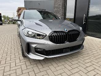 BMW 1-serie M-SPORT FULL OPTIONS! 118i 136PK Steptronic picture 4
