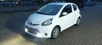 uszkodzony samochody osobowe Toyota Aygo Bj:09-2013 1.0-VVT-i Navi Airco Led Elektrische ramen Centrale vergrendeling met afstandsbediening 2013/9