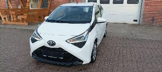  Toyota Aygo Facelift X-Play 1.0-VVT-i Airconditioning Led-Dagrijverlichting Led-Achterlichten Elektrische ramen Elektrische-spiegels centrale deurvergrendeling met afstandsbediening 2018/9