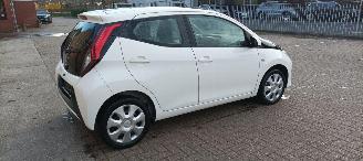 Toyota Aygo Facelift X-Play 1.0-VVT-i Airconditioning Led-Dagrijverlichting Led-Achterlichten Elektrische ramen Elektrische-spiegels centrale deurvergrendeling met afstandsbediening picture 7