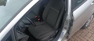 Ford Fiesta 1.5-TDCI Airconditioning stoelverwarming Led verlichting Parkeersensoren voor & achter Leren Stuurwiel Radio usb Elektrische ramen Elektrische-spiegels met verwarming inklapbare buitenspiegels picture 13