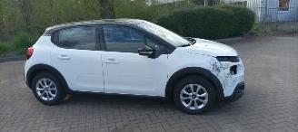 Coche accidentado Citroën C3 Shine 1.5-Diesel 102pk Climatecontrol CruiseControl Stoelverwarming Lichtautomaat Regensensor Lichtautomaat Mistlampen Afneembare trekhaak 2018/10